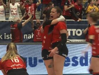 Der Dresdner SC dreht gegen den Allianz MTV Stuttgart nach einem 0:2-Satzrückstand und 2:9 noch das Spiel und erzwingen den Showdown in Stuttgart,