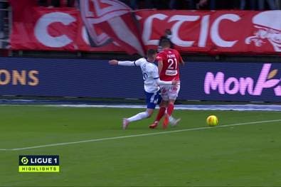 VAR-Schock! Elfmeter? Ja - aber auf der anderen Seite