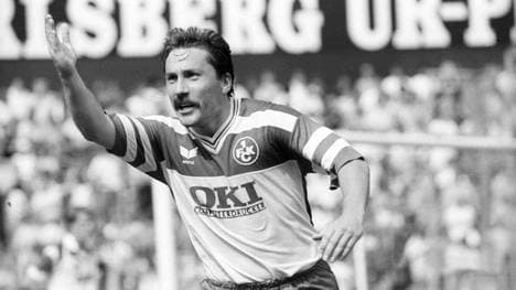 Wolfram Wuttke jubelt im Trikot des 1. FC Kaiserslautern