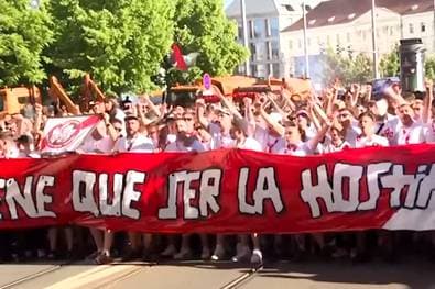 Großer Fanmarsch! Spanische Fans nehmen Leipzig ein