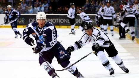 Christoph Schubert (l.) wird den Hamburg Freezers vorerst fehlen