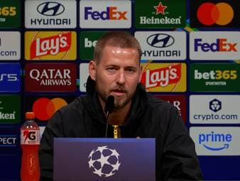 Vor dem Champions-League-Auftakt gegen den FC Villareal äußert sich BVB-Kapitän Waldemar Anton zu Dortmunds Goalgetter Serhou Guirassy. Zwar macht er seine Sache gut, aber Luft nach oben sieht der Abwehrchef trotzdem.