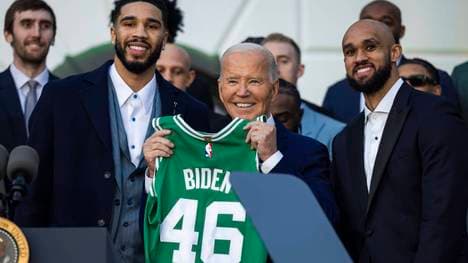 US-Präsident Joe Biden empfängt die Boston Celtics