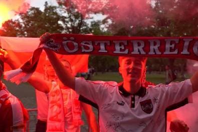 Österreich-Fan stört polnische Pyroshow