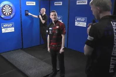Darts-Supertalent holt ersten Titel