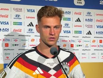 Joshua Kimmich hofft trotz der deutschen Niederlage und dem WM-Aus gegen Paraguay, dass Julian Nagelsmann weiterhin Bundestrainer bleibt. 