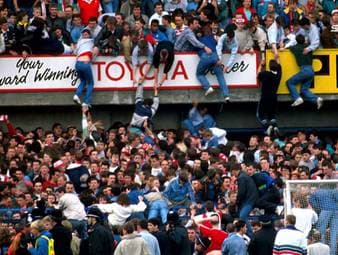 Durch die Katastrophe im Hillsborough-Stadion von Sheffield am 15. April 1989 starben 97 Menschen. Lange Jahre galten die Fans als die Schuldigen, doch mittlerweile ist die Wahrheit bekannt.