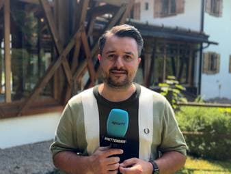 Max Eberl sorgt bei der Brown-Vorstellung im Trainingslager am Tegernsee für einen bemerkenswerten Auftritt. SPORT1-Chefreporter Stefan Kumberger ordnet die Aussagen des Bayern-Sportvorstands ein. 