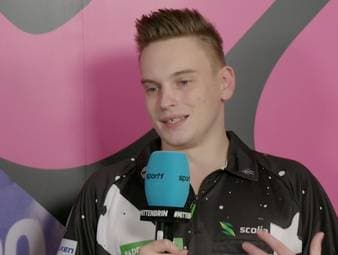 Ricardo Pietreczko startet in die Darts-WM und spricht vorab mit SPORT1. Im Interview zitiert er keinen Geringeren als Darts-Legende Phil Taylor.