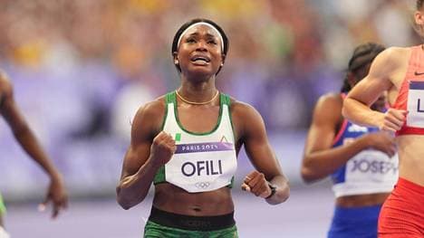 Favour Ofili erlebt in Paris eine schwere Zeit