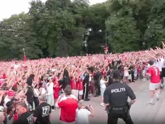 Feierstimmung in Norwegen. Anlässlich der Rückkehr ihrer WM-Helden feierten die Fans ihre Nationalmannschaft. Mittendrin war sogar der norwegische Kronprinz.