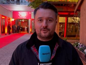 Weit nach dem Rest der Meistermannschaft erscheint Manuel Neuer bei der Titelfeier des FC Bayern am Nockherberg. Zu seiner Blessur aus dem Spiel gegen Köln schweigt er ebenso wie zum Thema DFB-Team - und auch sonst schafft niemand Klarheit.