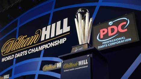 Um diese Trophäe geht es jährlich bei der Darts-WM der PDC