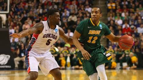 Lawrence Alexander (r.) ist ein vielseitiger Spieler-North Dakota State v Gonzaga