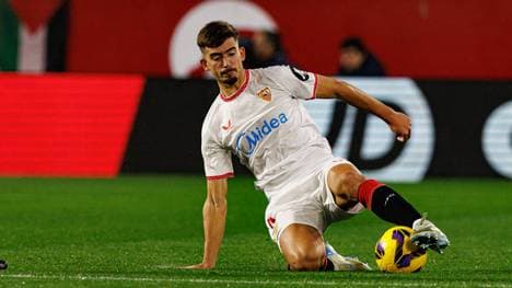 Kike Salas soll absichtlich Gelbe Karten bekommen haben