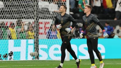 Manuel Neuer (l.) und Marc-André ter Stegen bei der WM 2022