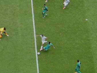 Die Belgier gleichen nach einem 0:2-Rückstand kurz vor Ende der Verlängerung doch noch zum 3:2 aus und schießen sich so ins Achtelfinale.