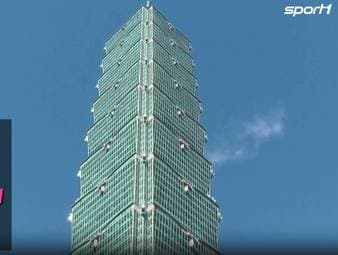 Alex Honnold klettert als erster Mensch ohne jegliche Sicherung auf den über 500 Meter hohen Taipei 101. Netflix überträgt den Rekordversuch live - und sorgt so dafür, dass das Spektakel um die Welt geht.