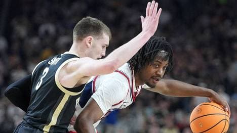 Tristen Newton (r.) war Topscorer bei den Connecticut Huskies