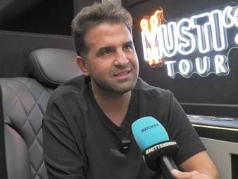 Starfriseur Mustafa 'Musti' Mostafa schneidet regelmäßig Fußballprofis die Haare. Im Interview erzählt er, wie es dazu kam, dass er Cristiano Ronaldo frisieren durfte – und wie sich der Superstar dabei verhielt.