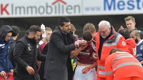 Wattenscheids Matthias Tietz verletzte sich im Spiel bei Wiedenbrück schwer