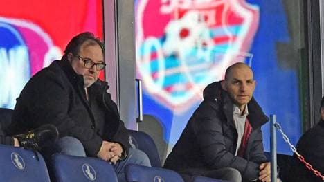 Das war's! Uerdingens Präsident Mikhail Ponomarev (l., neben Geschäftsführer Nikolas Weinhart) schaut ins Leere.