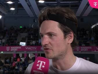 Die deutsche Hallenhockey-Nationalmannschaft scheitert bei der Heim-EM im Spiel um Platz 3 auf dramatische Art und Weise. Kapitän Anton Boeckel zeigt sich im Anschluss enttäuscht und spricht über die beeindruckende Atmosphäre sowie seine persönliche Zukunft im Nationalteam.