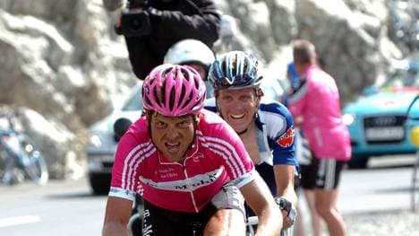Jörg Jaksche (hinten, im Trikot von Once) fuhr 1999 und 2000 an der Seite von Jan Ullrich (vorne) im Team Telekom