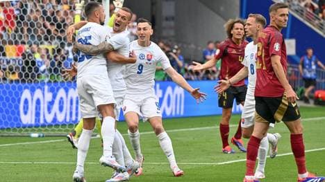 Ivan Schranz (l.) schoss die Slowakei gegen Belgien in Führung