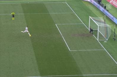 Elfer verballert! Rebic bügelt Zlatan-Fehler aus