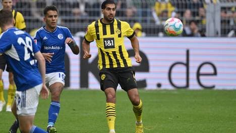Emre Can (Borussia Dortmund), links Rodrigo Zalazar (Schalke 04) 17.09.2022, Fussball GER, Saison 2022 2023, 1. Bundesliga, 7. Spieltag, Borussia Dortmund - FC Schalke 04 1:0 Dortmund Signal Iduna Park Nordrhein Westfalen Deutschland *** Emre Can Borussia Dortmund , left Rodrigo Zalazar Schalke 04 17 09 2022, Football GER, Season 2022 2023, 1 Bundesliga, Matchday 7, Borussia Dortmund FC Schalke 04 1 0 Dortmund Signal Iduna Park Nordrhein Westfalen Germany Team2