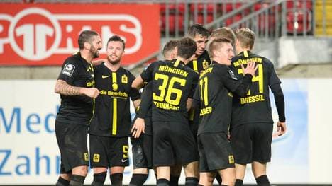 TSV 1860 feiert das Tor gegen den 1. FC Kaiserslautern