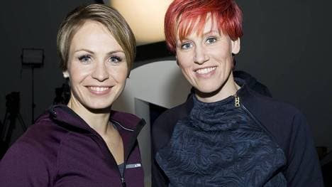 Kati Wilhelm (r.) erwartet eine schwierige Saison für die deutschen Biathleten
