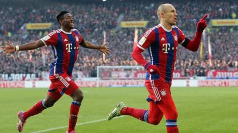 Arjen Robben (r.) jubelt nach seinem Treffer in Stuttgart