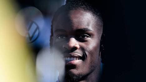 Yann Aurel Bisseck präsentierte sich bei der Nationalmannschaft gut gelaunt