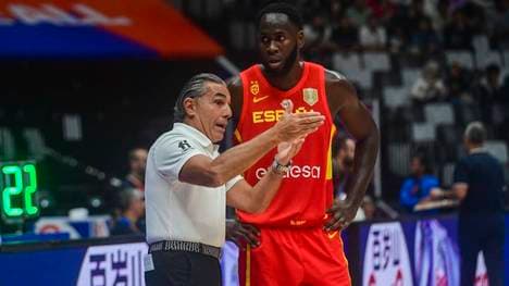 Coach Sergio Scariolo und Usman Garuba mussten mit Spanien eine  Niederlage wegstecken