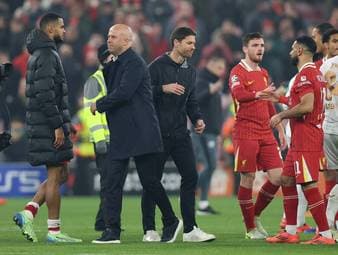 Nach der Entlassung von Xabi Alonso bei Real Madrid wird der ehemalige Leverkusen-Trainer mit dem FC Liverpool in Verbindung gebracht. Bei den Reds steht jedoch Arne Slot unter Vertrag. So reagieren die Fans.