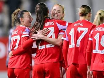 Für den FC Bayern steht eine bärenstarke Hinrunde zu Buche. Zum Jahresabschluss in Leverkusen wollen die FCB-Damen ihre Serie fortsetzen.