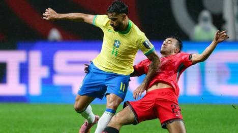 Jens Castrop (r.) gegen Brasiliens Lucas Paqueta