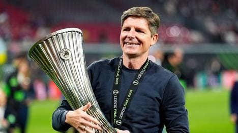 Was für Erfolge feiert Oliver Glasner als Trainer von Nottingham Forest? 