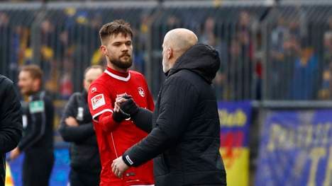 In seinen ersten zwei Spielen holte Michael Frontzeck (r.) zwei Siege mit dem 1. FC Kaiserslautern