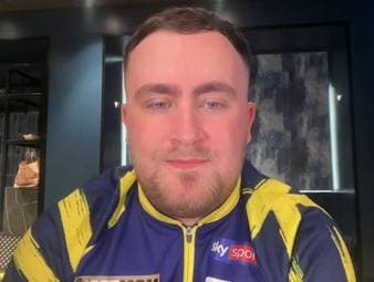 Luke Littler spricht nach seinem zweiten Titel in der Premier League of Darts mit SPORT1 über die Achterbahnfahrt im Finale und dankt seinem Kontrahenten Luke Humphries.