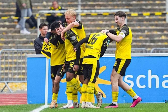 BVB ärgert Spitzenreiter Schalke