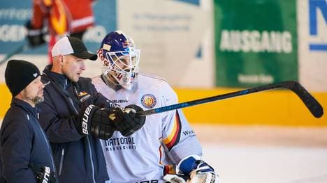 Tobias Abstreiter (l.) ist Trainer bei der U20, Toni Söderholm (M.) Co-Trainer