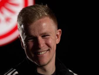 Jonathan Burkhardt spricht über seinen Start bei Eintracht Frankfurt, die Auszeichnung zum Bundesligaspieler des Monats und seinen Ex-Klub Mainz 05.