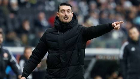 Der neue Coach Albert Riera hat viel frischen Wind nach Frankfurt gebracht! 