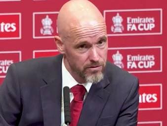 Erik ten Hag gewinnt mit Manchester United den FA Cup im Finale gegen den Stadtrivalen City. Nach der Partie zeigt sich der Niederländer dünnhäutig ob der anhaltenden Entlassungsgerüchte.