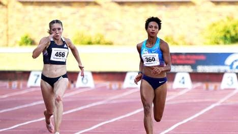 Malaika Mihambo (r.) wurde bei der Kurpfalz Gala Vierte über 100 Meter