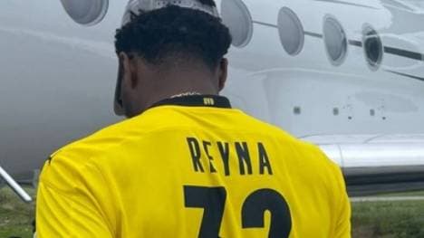 Donovan Mitchell trägt hier ein Trikot von Gio Reyna