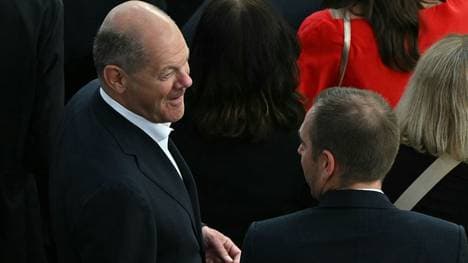 Kanzler Olaf Scholz bei der EM im Stadion